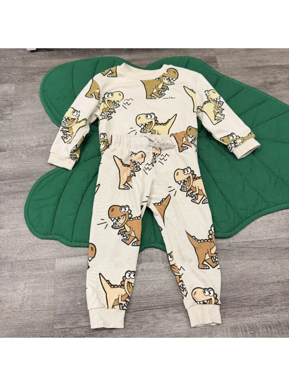H&M 2T Neutral Dinosaur Print Sweat Set Pullover Jogger Outfit